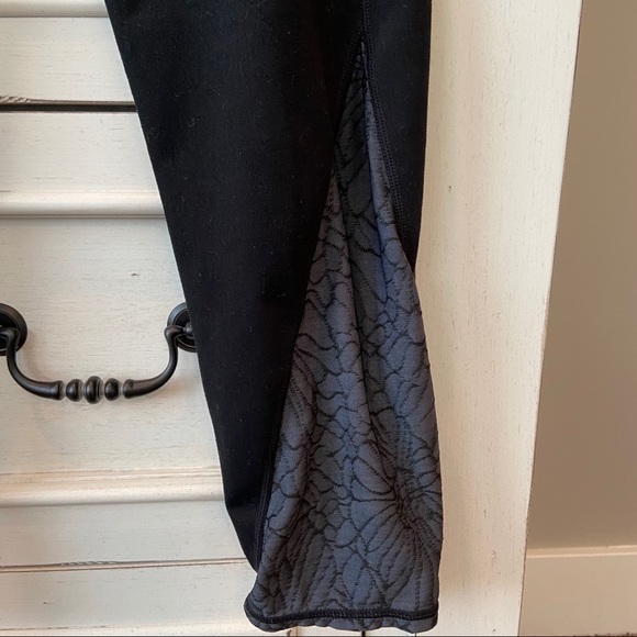 Fabletics Gray Prisha Jacquard Midi Top & Capri. - Picture 3 of 15